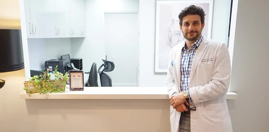 Jeff Toll, MD doctor in Century City, California