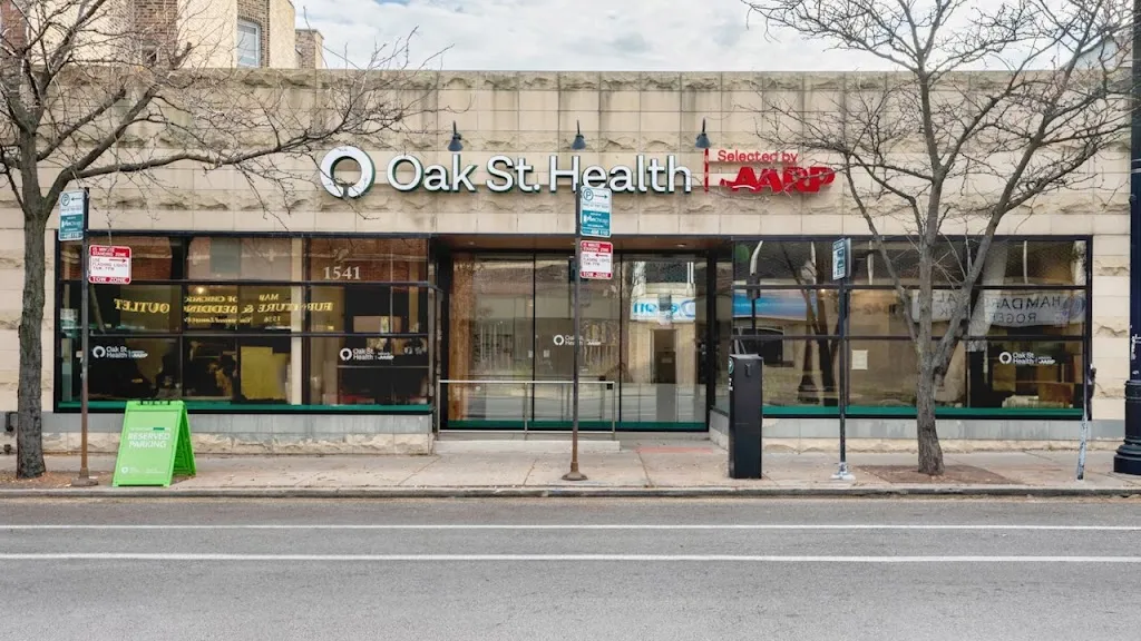 Oak Street Health Edgewater Primary Care Clinic_Edgewater, Illinois_slider_imagen_1