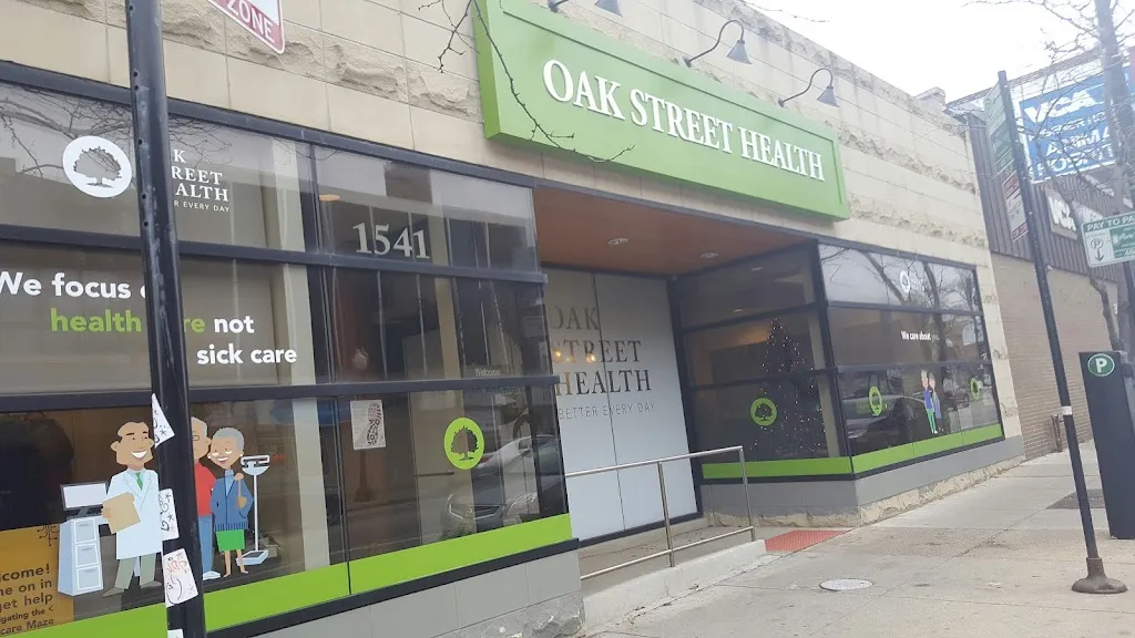Oak Street Health Edgewater Primary Care Clinic_Edgewater, Illinois_slider_imagen_2