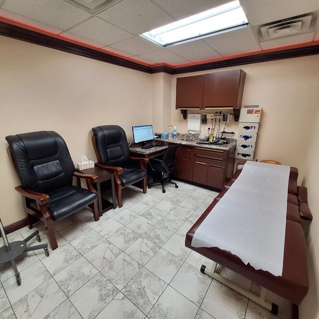 Advanced Urgent Care doctor in Hyde Park, Illinois