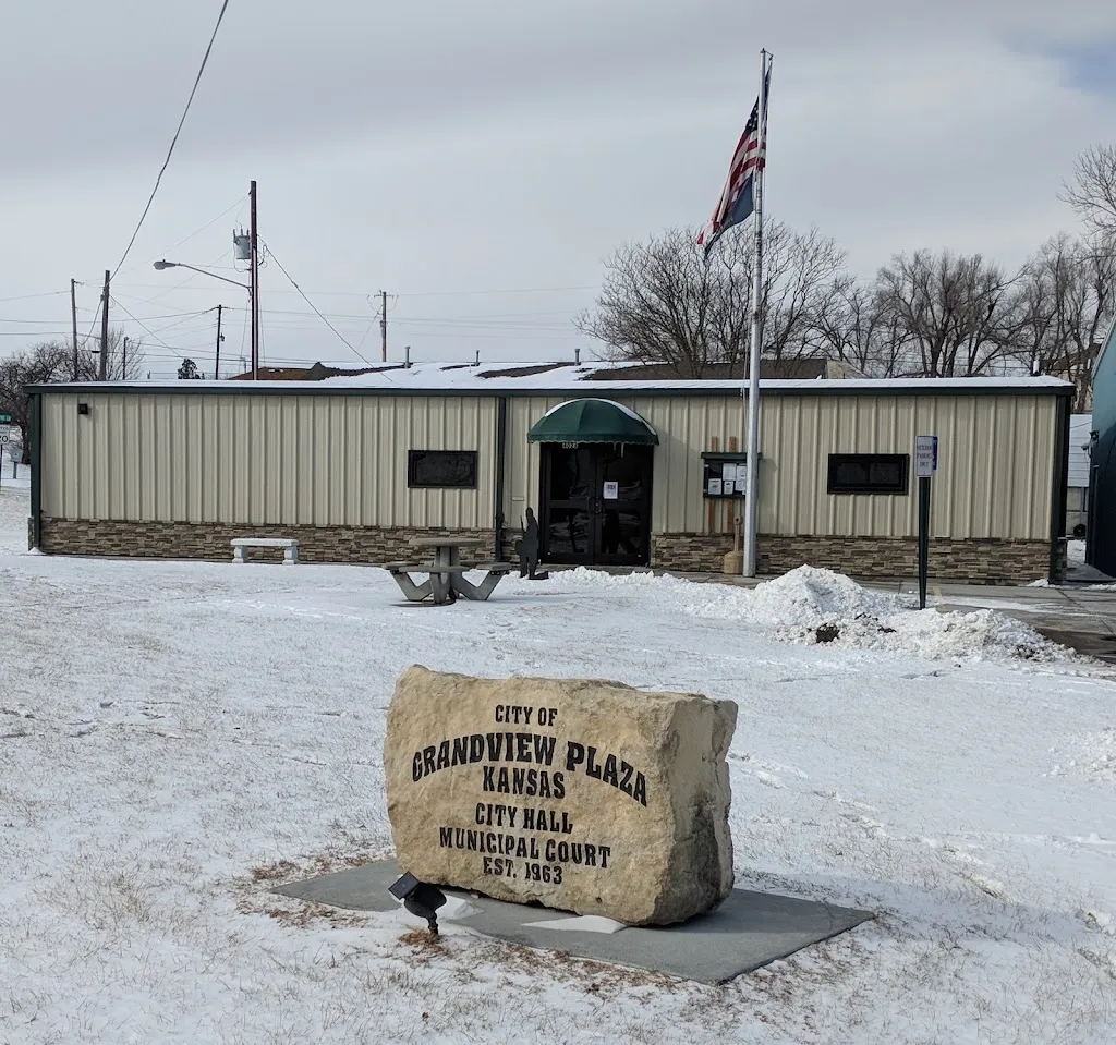 Visuttiphan “Kato” Chantaphakul_Grandview Plaza City Offices_Grandview Plaza, Kansas_review