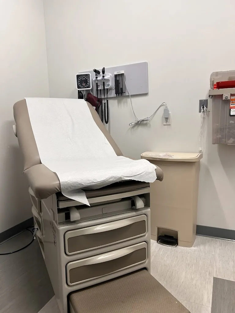 pro traders_Sturdy Health Urgent Care - Plainville_Plainville, Massachusetts_reseña