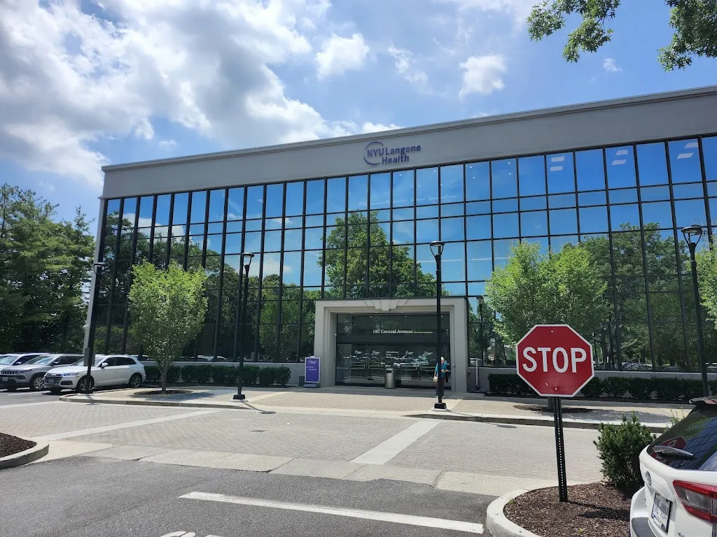 Laura Br NY_NYU Langone Ambulatory Care Bethpage_Old Bethpage, New York_reseña