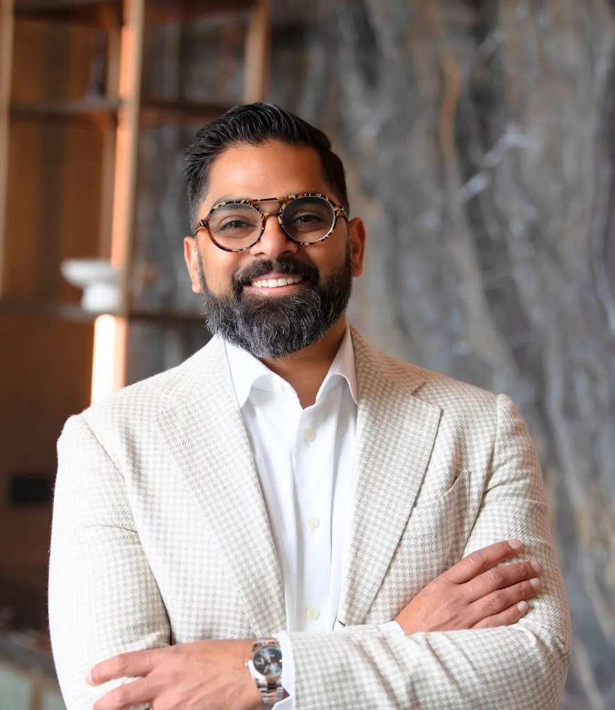 Sanjay Konakondla, MD - Minimally Invasive & Endoscopic Spine Surgery NYC medico a Sea Cliff, New York