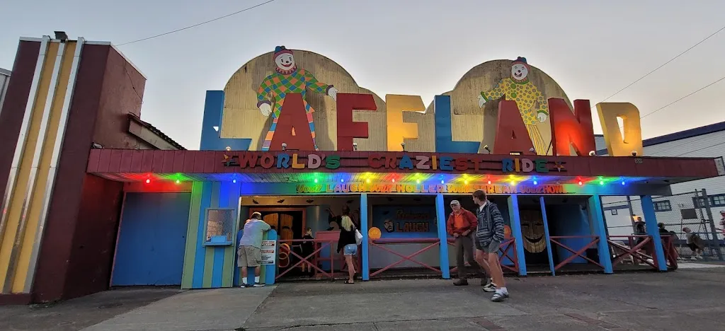 C G_Laffland World´s Craziest Ride_Sylvan Beach, New York_avis